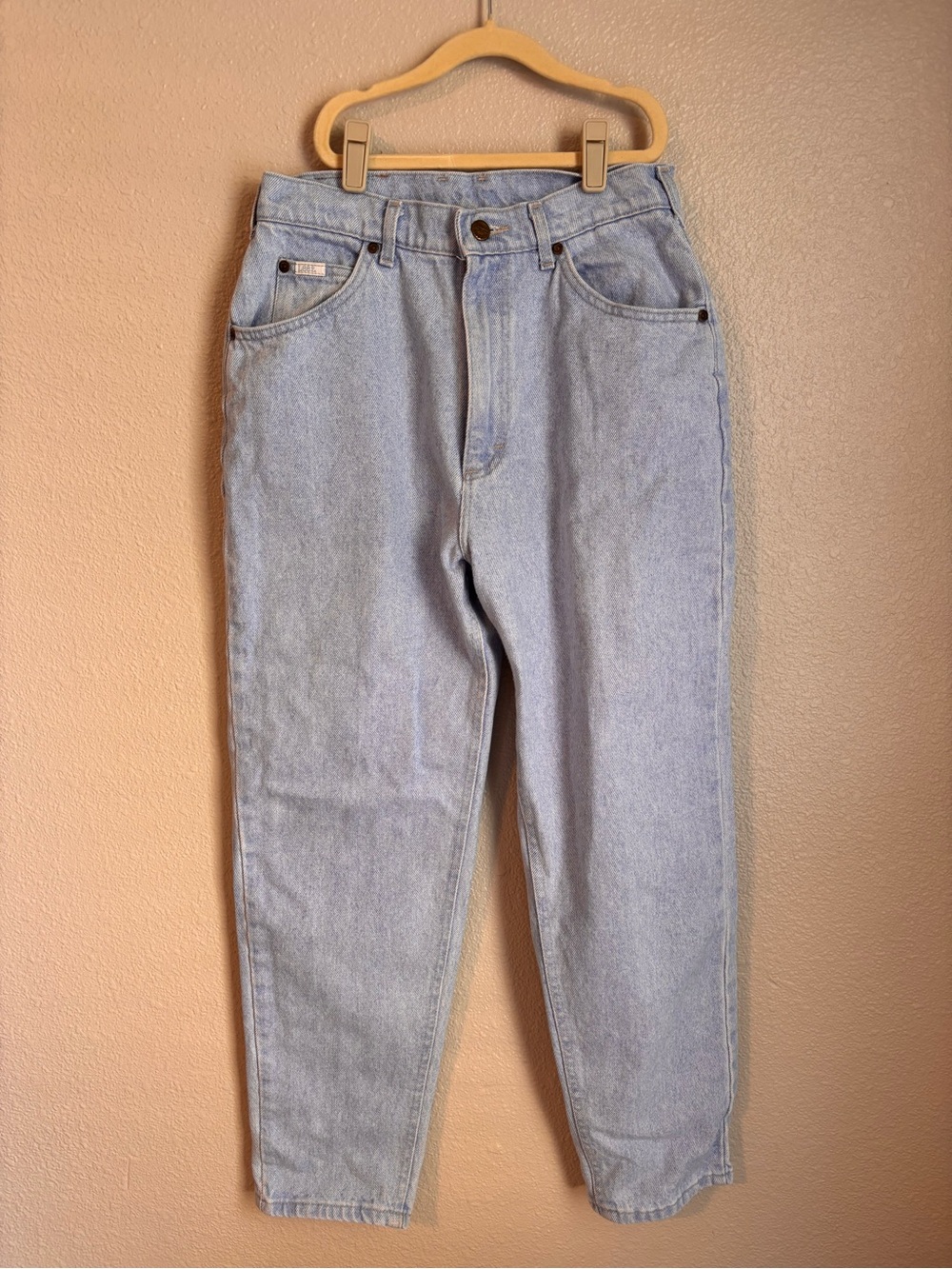 Vintage Lee Light Wash High-Rise Women’s Mom Jeans